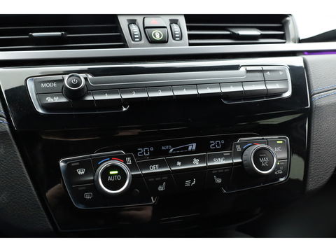 BMW X2 xDrive20i M Sport | HUD | Navi + Apple CarPlay | Camera | Stoelverw. | 19'' | Park Assist | Elek. Achterklep