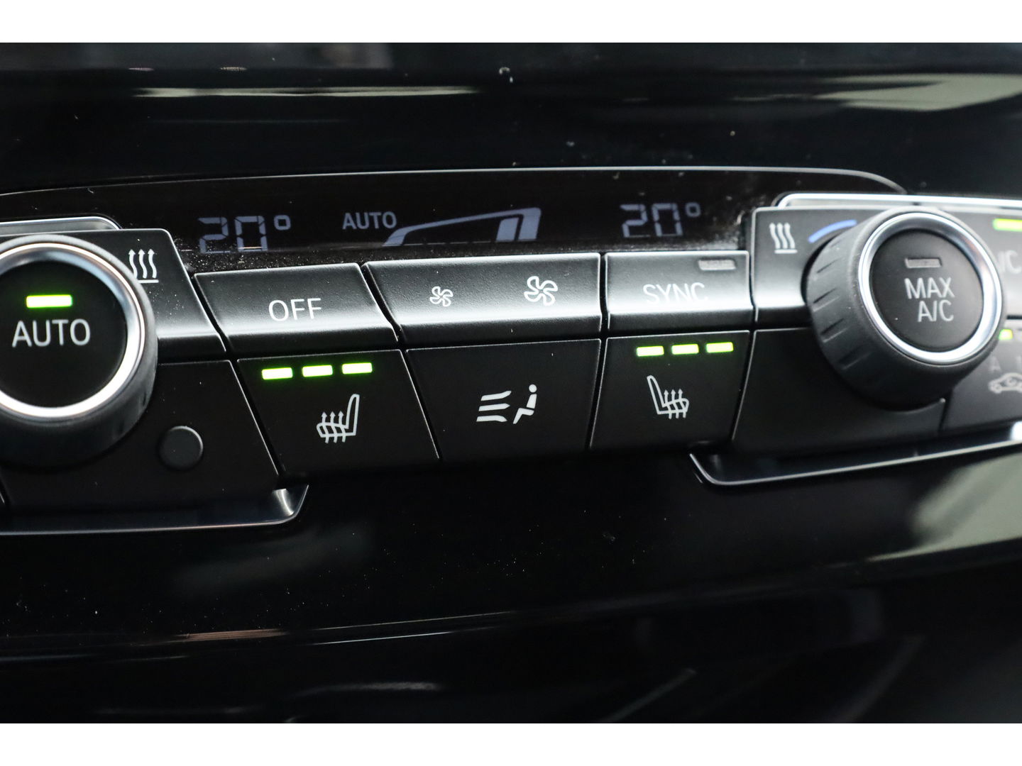 BMW X2 xDrive20i M Sport | HUD | Navi + Apple CarPlay | Camera | Stoelverw. | 19'' | Park Assist | Elek. Achterklep