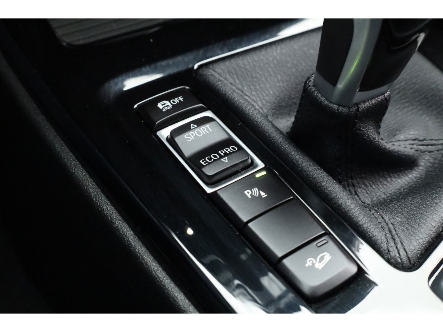 BMW X2 xDrive20i M Sport | HUD | Navi + Apple CarPlay | Camera | Stoelverw. | 19'' | Park Assist | Elek. Achterklep