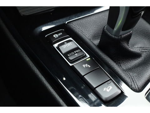 BMW X2 xDrive20i M Sport | HUD | Navi + Apple CarPlay | Camera | Stoelverw. | 19'' | Park Assist | Elek. Achterklep