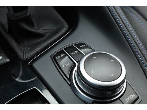 BMW X2 xDrive20i M Sport | HUD | Navi + Apple CarPlay | Camera | Stoelverw. | 19'' | Park Assist | Elek. Achterklep