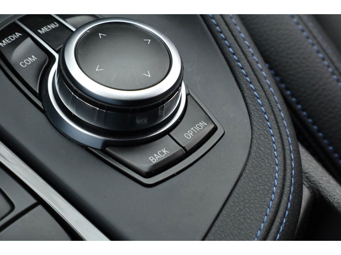 BMW X2 xDrive20i M Sport | HUD | Navi + Apple CarPlay | Camera | Stoelverw. | 19'' | Park Assist | Elek. Achterklep