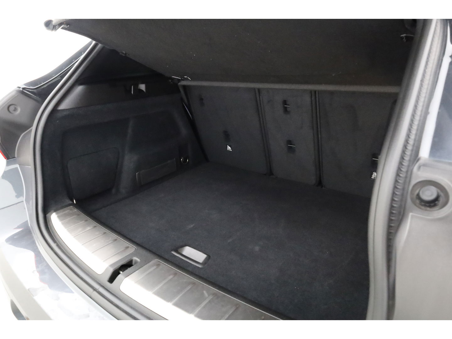 BMW X2 xDrive20i M Sport | HUD | Navi + Apple CarPlay | Camera | Stoelverw. | 19'' | Park Assist | Elek. Achterklep