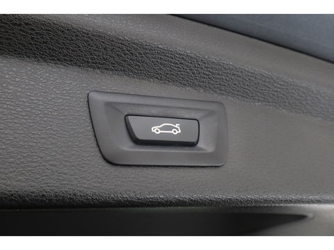 BMW X2 xDrive20i M Sport | HUD | Navi + Apple CarPlay | Camera | Stoelverw. | 19'' | Park Assist | Elek. Achterklep