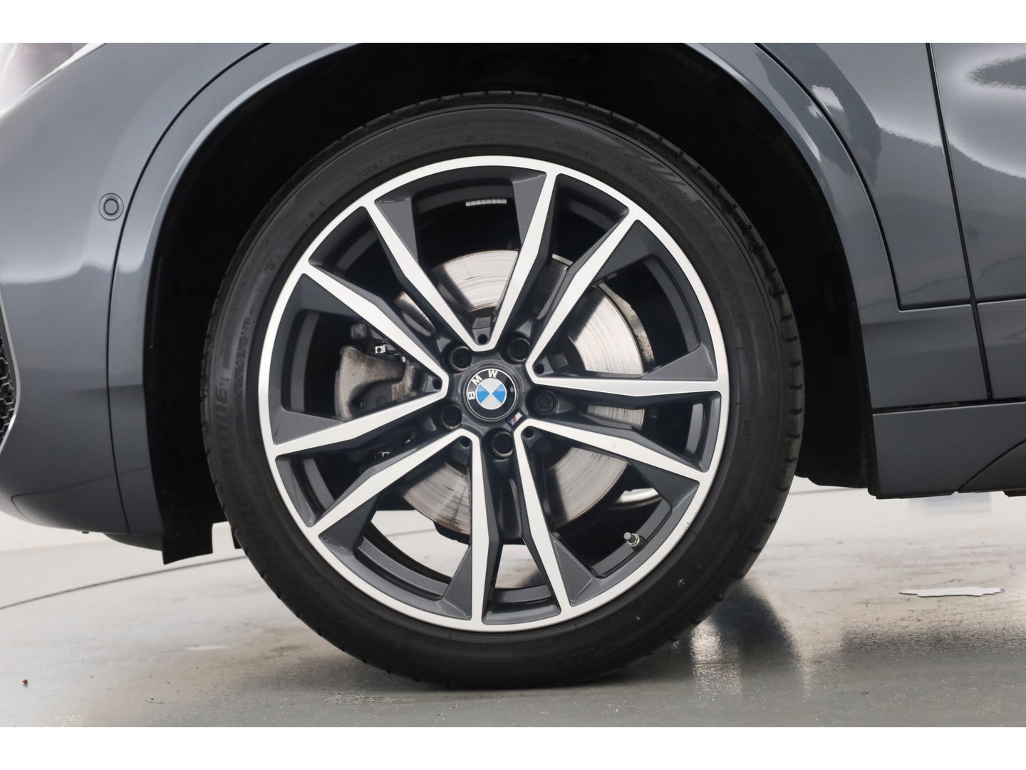 BMW X2 xDrive20i M Sport | HUD | Navi + Apple CarPlay | Camera | Stoelverw. | 19'' | Park Assist | Elek. Achterklep