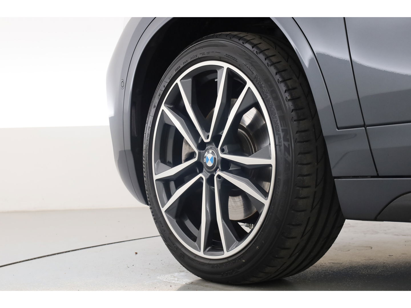 BMW X2 xDrive20i M Sport | HUD | Navi + Apple CarPlay | Camera | Stoelverw. | 19'' | Park Assist | Elek. Achterklep