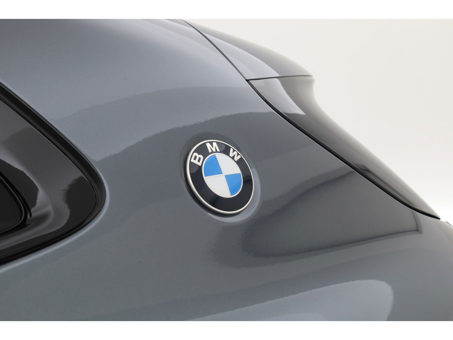 BMW X2 xDrive20i M Sport | HUD | Navi + Apple CarPlay | Camera | Stoelverw. | 19'' | Park Assist | Elek. Achterklep