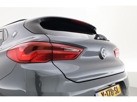 BMW X2 xDrive20i M Sport | HUD | Navi + Apple CarPlay | Camera | Stoelverw. | 19'' | Park Assist | Elek. Achterklep