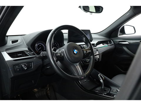BMW X2 xDrive20i M Sport | HUD | Navi + Apple CarPlay | Camera | Stoelverw. | 19'' | Park Assist | Elek. Achterklep