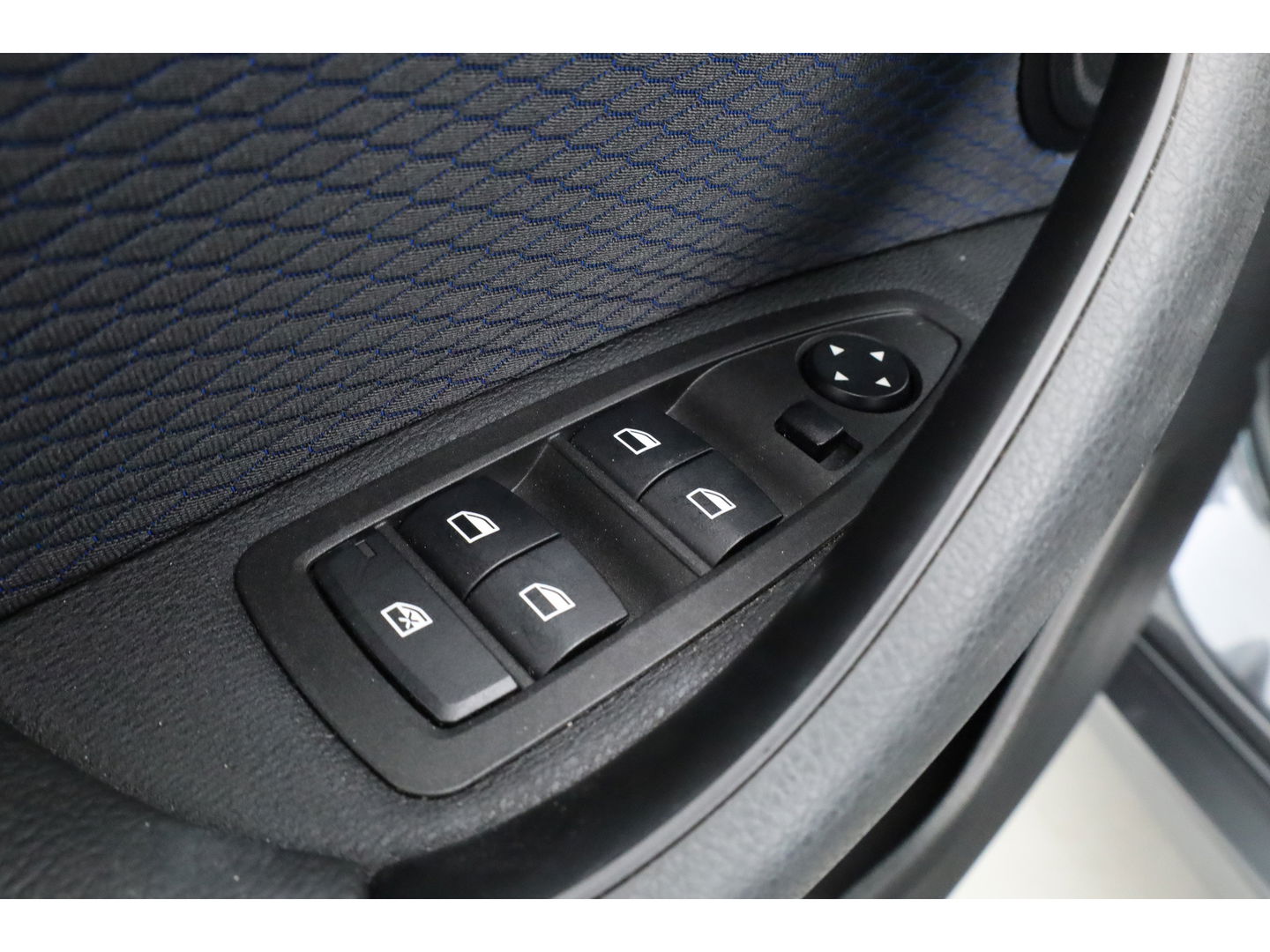 BMW X2 xDrive20i M Sport | HUD | Navi + Apple CarPlay | Camera | Stoelverw. | 19'' | Park Assist | Elek. Achterklep