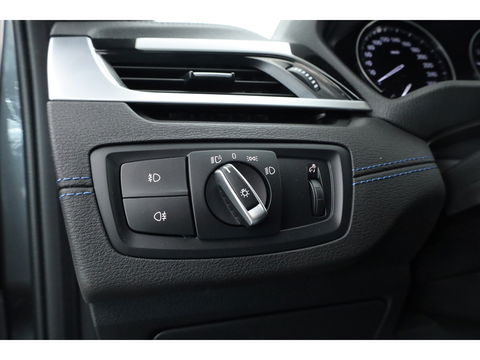 BMW X2 xDrive20i M Sport | HUD | Navi + Apple CarPlay | Camera | Stoelverw. | 19'' | Park Assist | Elek. Achterklep