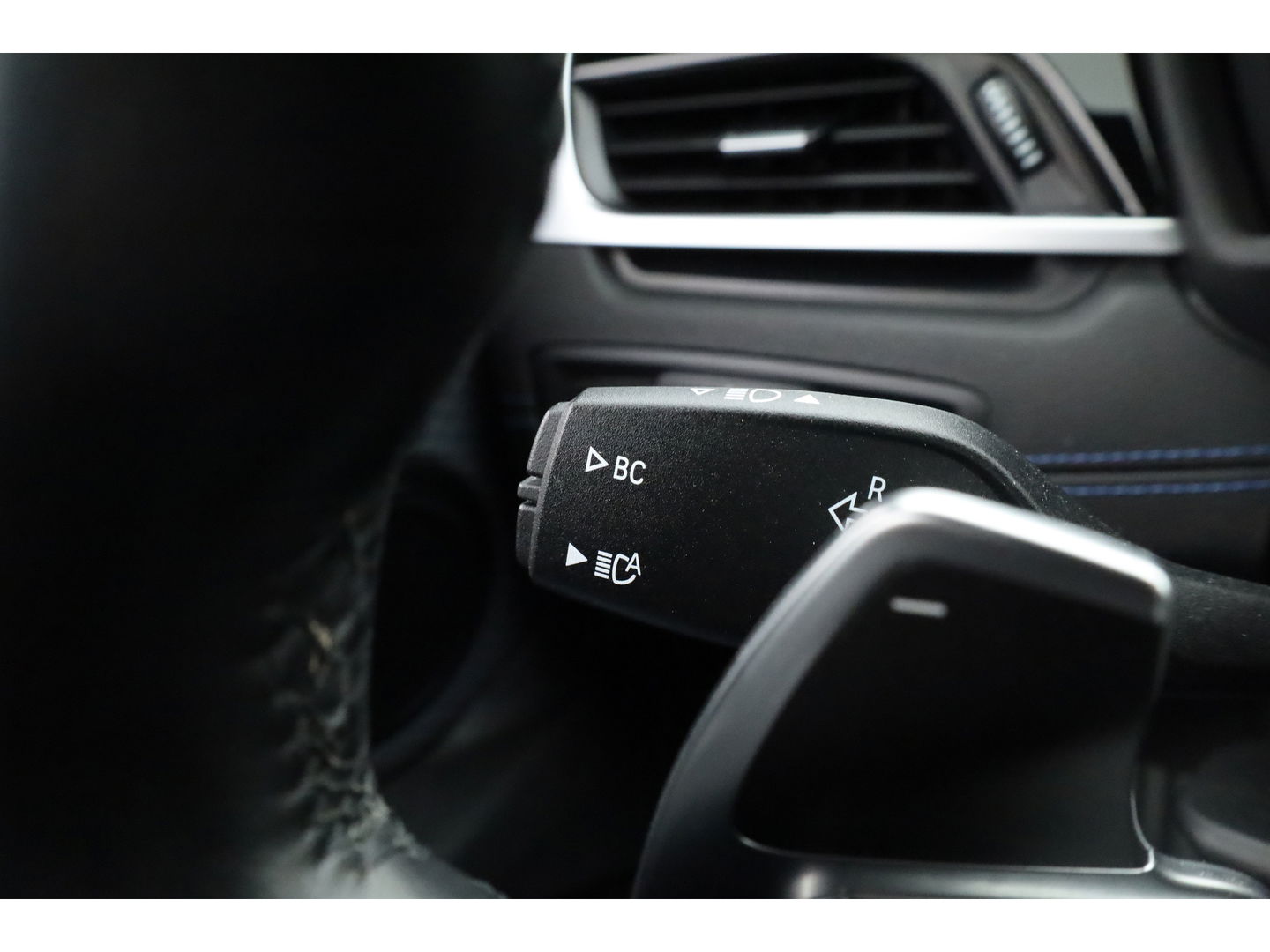 BMW X2 xDrive20i M Sport | HUD | Navi + Apple CarPlay | Camera | Stoelverw. | 19'' | Park Assist | Elek. Achterklep