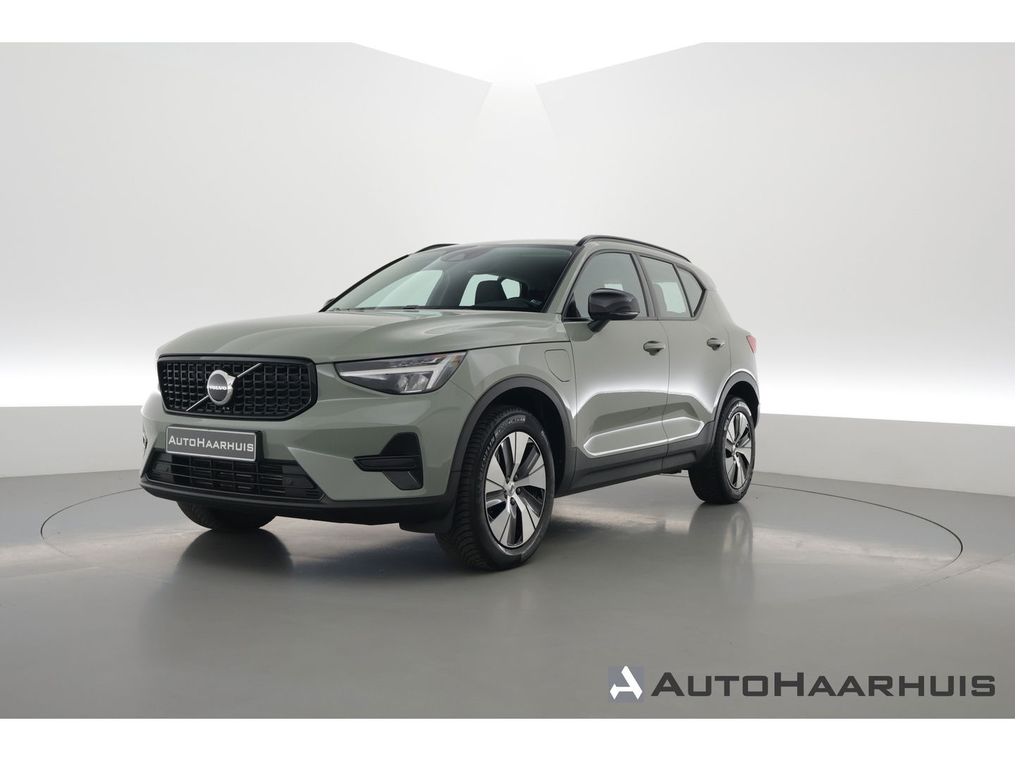 Volvo XC40 1.5 T4 Recharge Plus Dark | Pilot Assist | Elek. Trekhaak | Elek. Stoelen | Harman Kardon |  Camera | Nav+CarPlay |