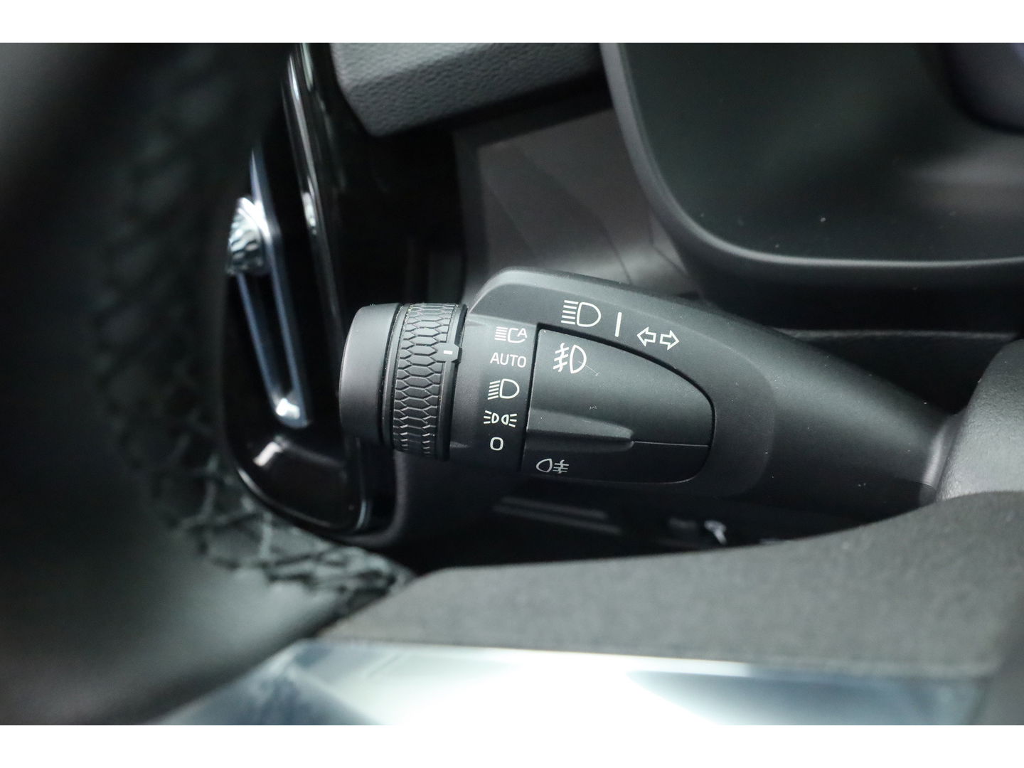 Volvo XC40 1.5 T4 Recharge Plus Dark | Pilot Assist | Elek. Trekhaak | Elek. Stoelen | Harman Kardon |  Camera | Nav+CarPlay |