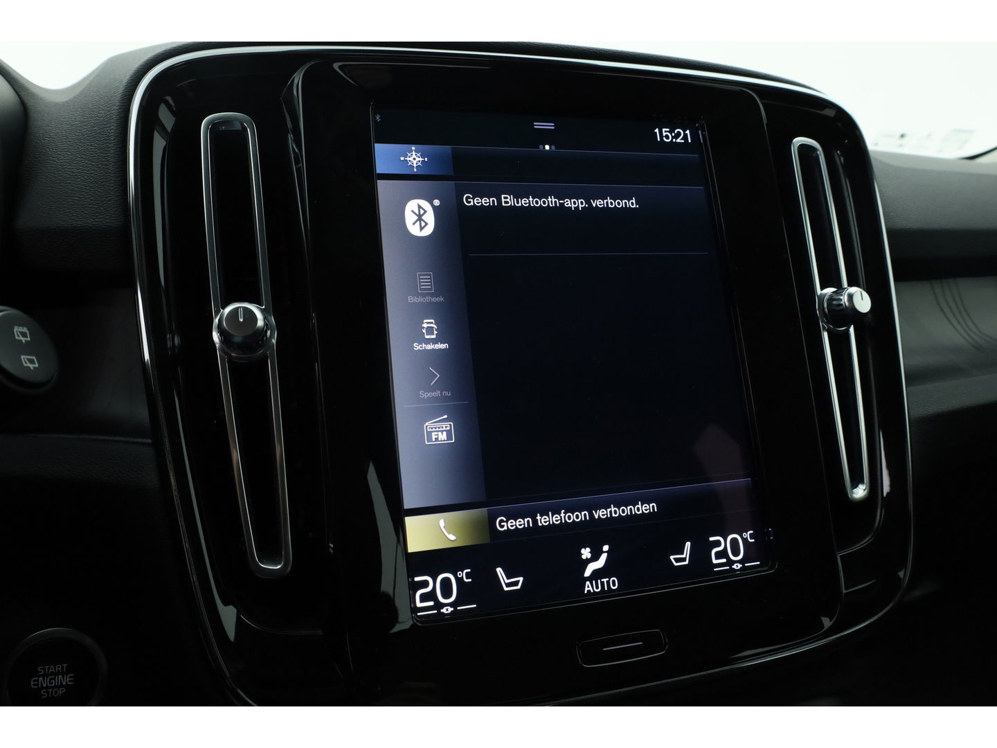 Volvo XC40 1.5 T4 Recharge Plus Dark | Pilot Assist | Elek. Trekhaak | Elek. Stoelen | Harman Kardon |  Camera | Nav+CarPlay |