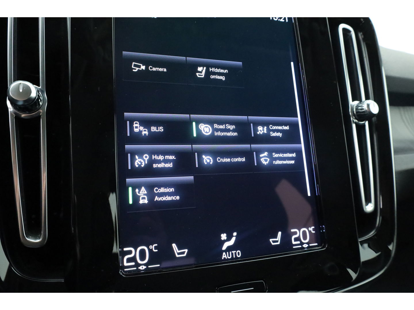 Volvo XC40 1.5 T4 Recharge Plus Dark | Pilot Assist | Elek. Trekhaak | Elek. Stoelen | Harman Kardon |  Camera | Nav+CarPlay |