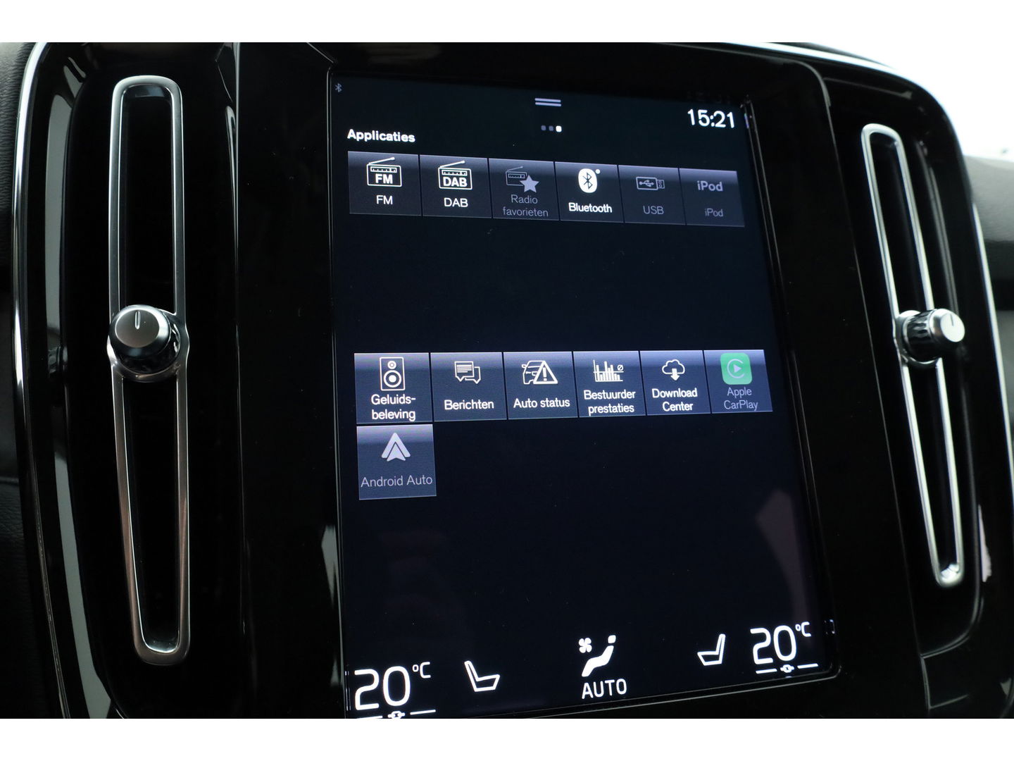 Volvo XC40 1.5 T4 Recharge Plus Dark | Pilot Assist | Elek. Trekhaak | Elek. Stoelen | Harman Kardon |  Camera | Nav+CarPlay |