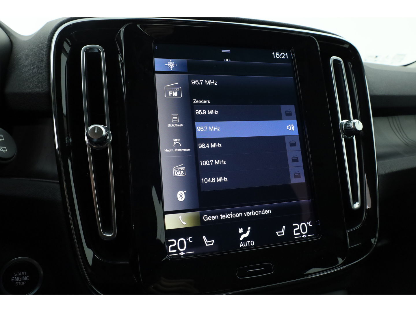 Volvo XC40 1.5 T4 Recharge Plus Dark | Pilot Assist | Elek. Trekhaak | Elek. Stoelen | Harman Kardon |  Camera | Nav+CarPlay |