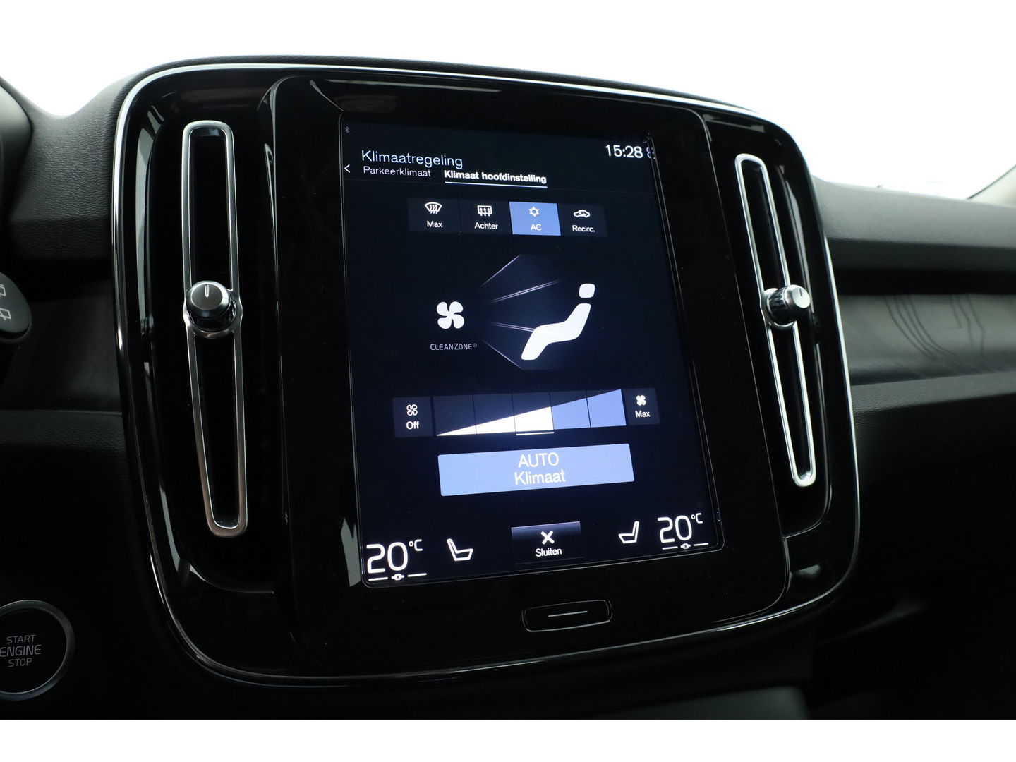 Volvo XC40 1.5 T4 Recharge Plus Dark | Pilot Assist | Elek. Trekhaak | Elek. Stoelen | Harman Kardon |  Camera | Nav+CarPlay |