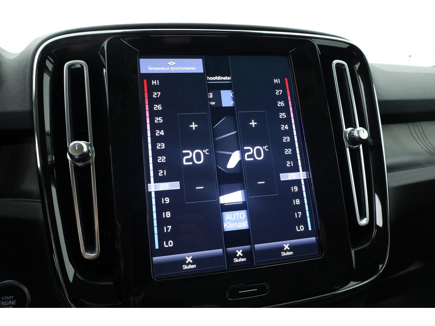 Volvo XC40 1.5 T4 Recharge Plus Dark | Pilot Assist | Elek. Trekhaak | Elek. Stoelen | Harman Kardon |  Camera | Nav+CarPlay |