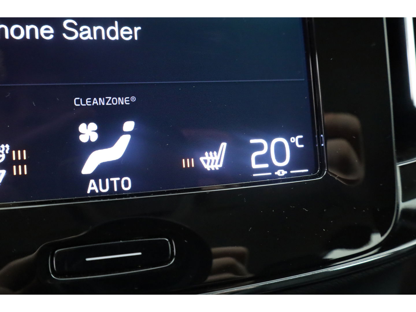 Volvo XC40 1.5 T4 Recharge Plus Dark | Pilot Assist | Elek. Trekhaak | Elek. Stoelen | Harman Kardon |  Camera | Nav+CarPlay |