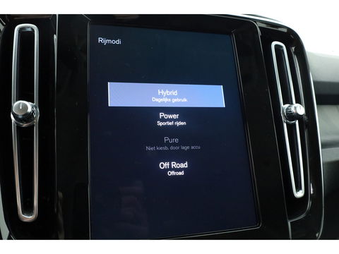 Volvo XC40 1.5 T4 Recharge Plus Dark | Pilot Assist | Elek. Trekhaak | Elek. Stoelen | Harman Kardon |  Camera | Nav+CarPlay |