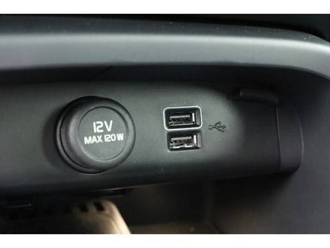 Volvo XC40 1.5 T4 Recharge Plus Dark | Pilot Assist | Elek. Trekhaak | Elek. Stoelen | Harman Kardon |  Camera | Nav+CarPlay |