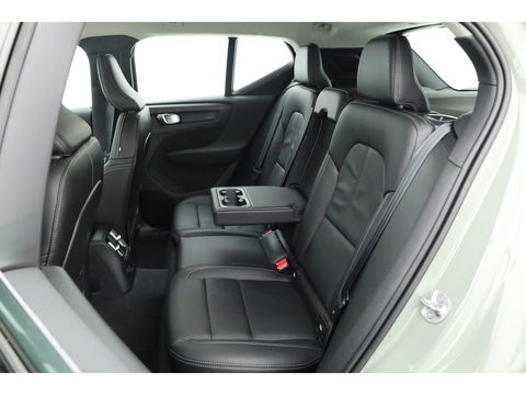 Volvo XC40 1.5 T4 Recharge Plus Dark | Pilot Assist | Elek. Trekhaak | Elek. Stoelen | Harman Kardon |  Camera | Nav+CarPlay |