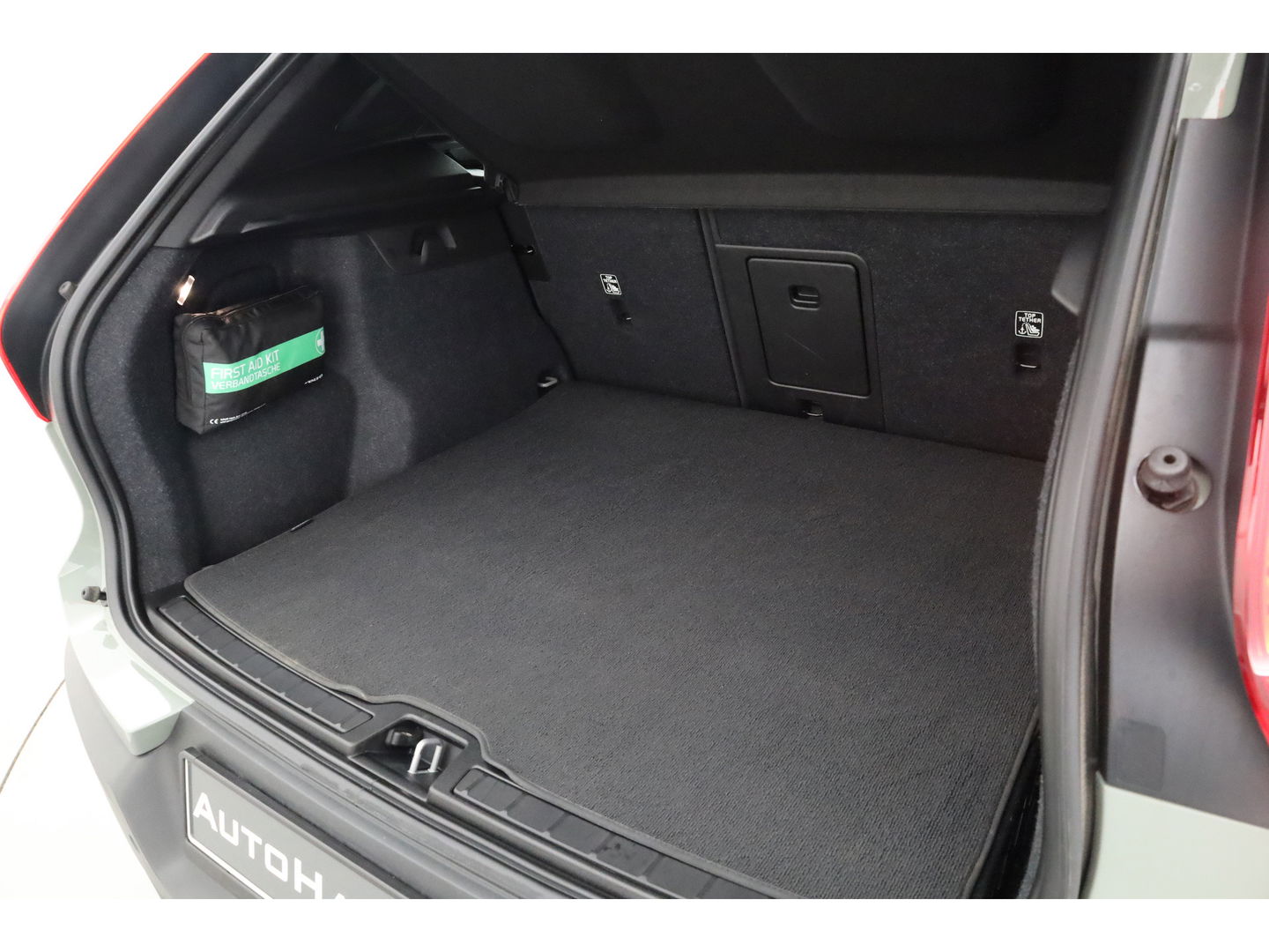 Volvo XC40 1.5 T4 Recharge Plus Dark | Pilot Assist | Elek. Trekhaak | Elek. Stoelen | Harman Kardon |  Camera | Nav+CarPlay |