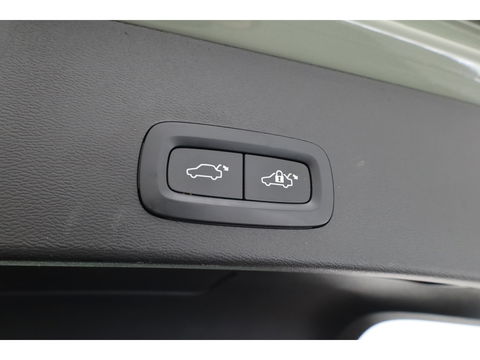 Volvo XC40 1.5 T4 Recharge Plus Dark | Pilot Assist | Elek. Trekhaak | Elek. Stoelen | Harman Kardon |  Camera | Nav+CarPlay |