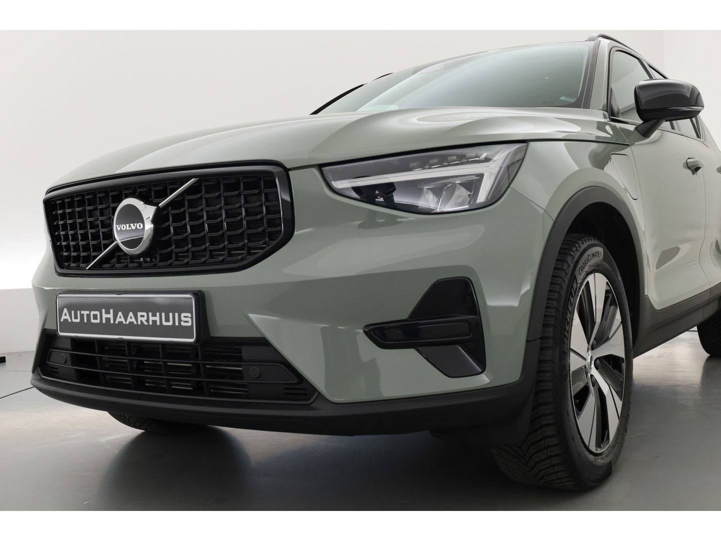 Volvo XC40 1.5 T4 Recharge Plus Dark | Pilot Assist | Elek. Trekhaak | Elek. Stoelen | Harman Kardon |  Camera | Nav+CarPlay |