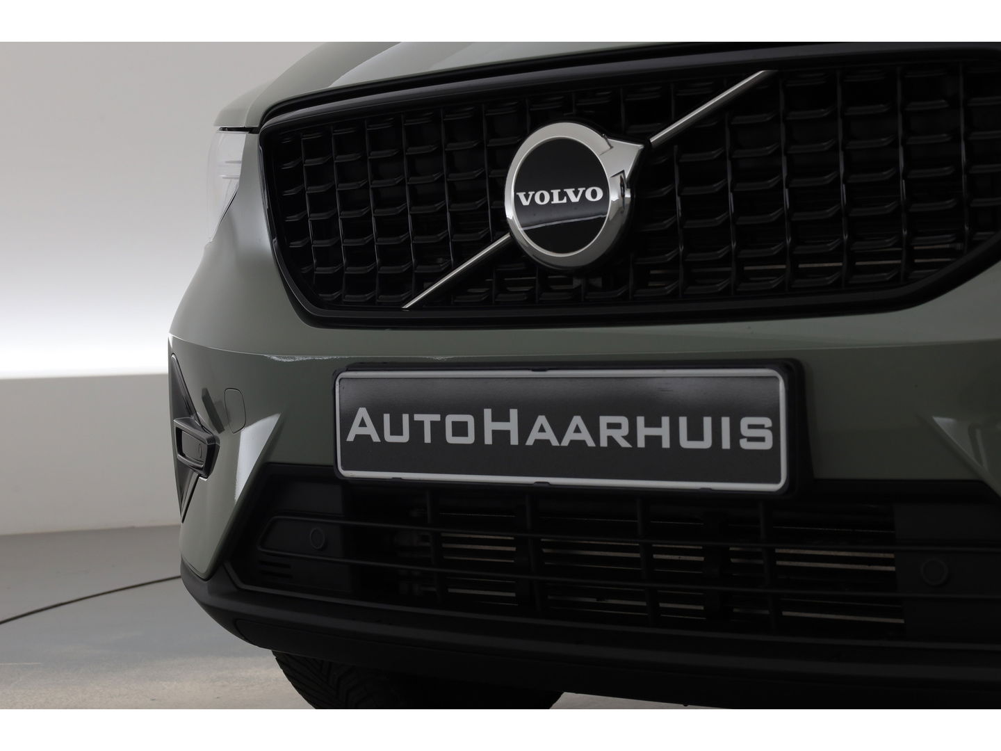 Volvo XC40 1.5 T4 Recharge Plus Dark | Pilot Assist | Elek. Trekhaak | Elek. Stoelen | Harman Kardon |  Camera | Nav+CarPlay |