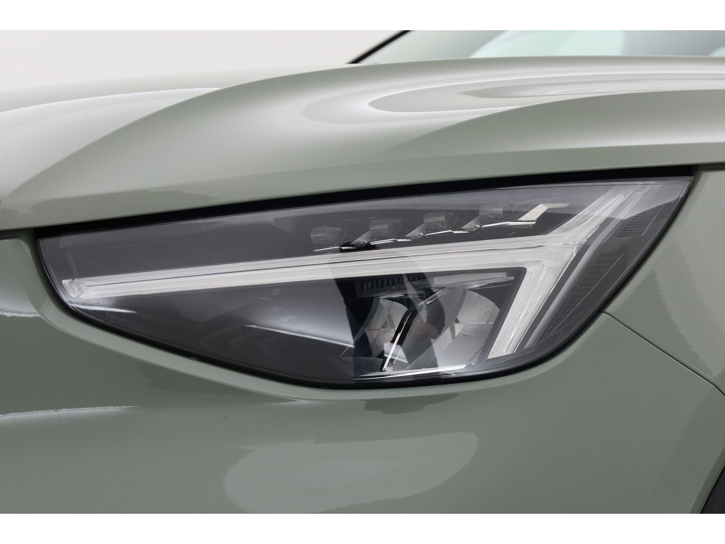 Volvo XC40 1.5 T4 Recharge Plus Dark | Pilot Assist | Elek. Trekhaak | Elek. Stoelen | Harman Kardon |  Camera | Nav+CarPlay |