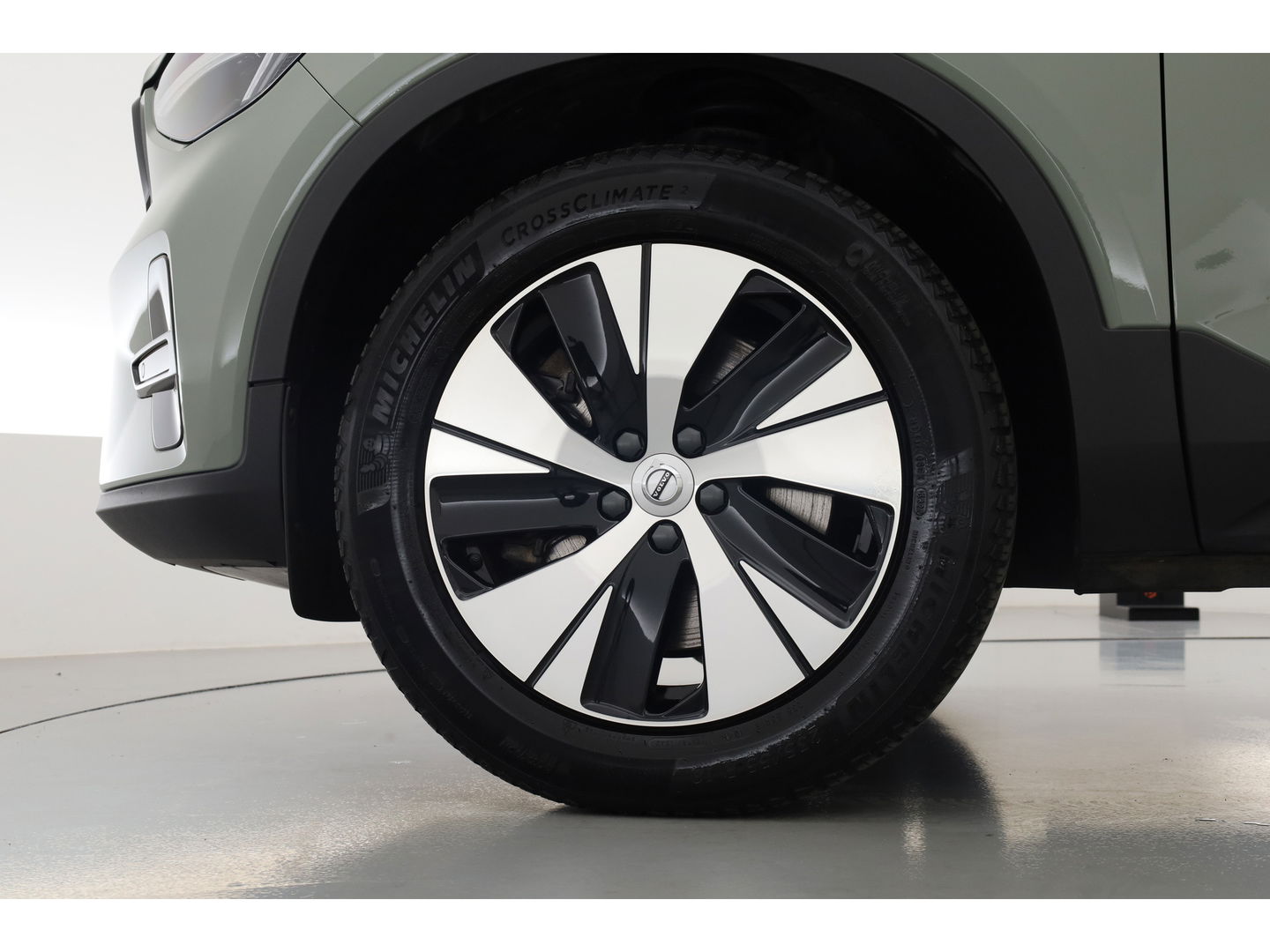 Volvo XC40 1.5 T4 Recharge Plus Dark | Pilot Assist | Elek. Trekhaak | Elek. Stoelen | Harman Kardon |  Camera | Nav+CarPlay |