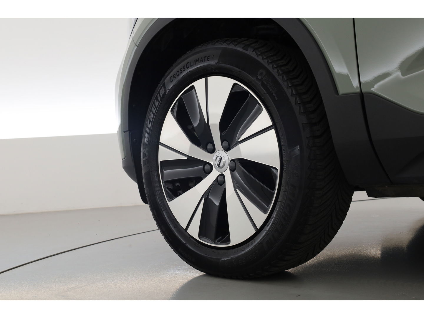 Volvo XC40 1.5 T4 Recharge Plus Dark | Pilot Assist | Elek. Trekhaak | Elek. Stoelen | Harman Kardon |  Camera | Nav+CarPlay |