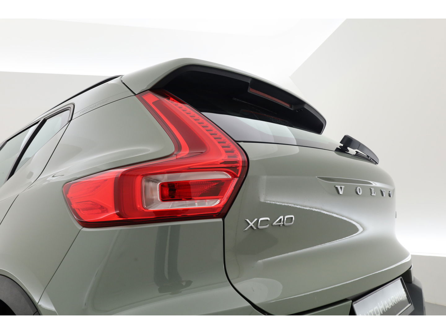 Volvo XC40 1.5 T4 Recharge Plus Dark | Pilot Assist | Elek. Trekhaak | Elek. Stoelen | Harman Kardon |  Camera | Nav+CarPlay |