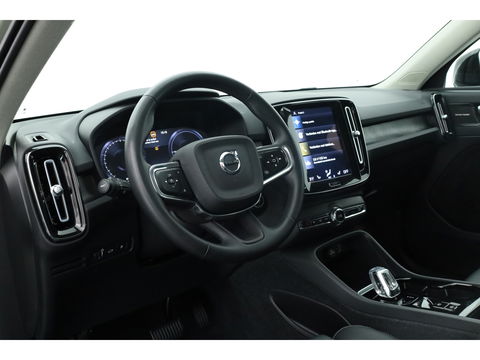 Volvo XC40 1.5 T4 Recharge Plus Dark | Pilot Assist | Elek. Trekhaak | Elek. Stoelen | Harman Kardon |  Camera | Nav+CarPlay |