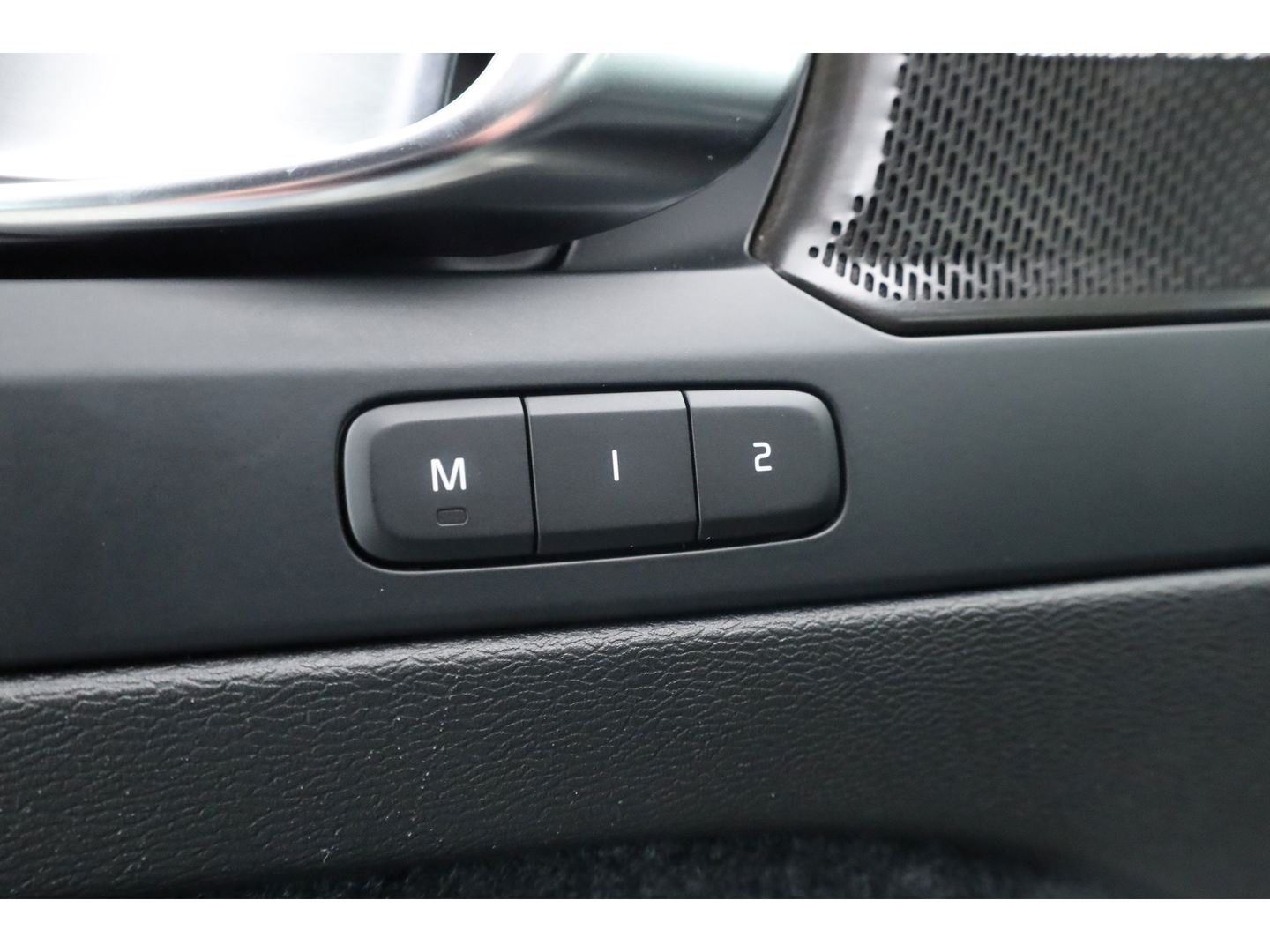 Volvo XC40 1.5 T4 Recharge Plus Dark | Pilot Assist | Elek. Trekhaak | Elek. Stoelen | Harman Kardon |  Camera | Nav+CarPlay |