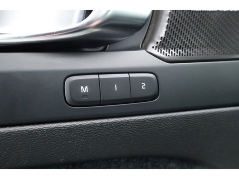 Volvo XC40 1.5 T4 Recharge Plus Dark | Pilot Assist | Elek. Trekhaak | Elek. Stoelen | Harman Kardon |  Camera | Nav+CarPlay |