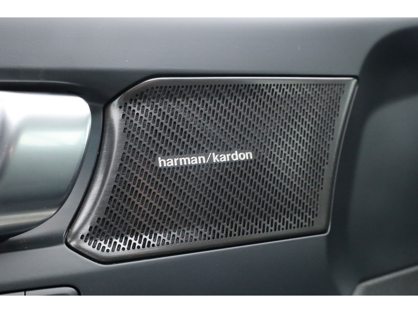 Volvo XC40 1.5 T4 Recharge Plus Dark | Pilot Assist | Elek. Trekhaak | Elek. Stoelen | Harman Kardon |  Camera | Nav+CarPlay |