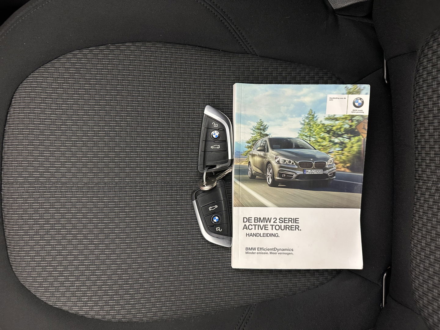 BMW 2 Serie Active Tourer 218d Essential *NAVI-FULLMAP | COMFORTSEATS | PRIVACY-GLASS | ECC | PDC | CRUISE | TOWBAR | 17''ALU *