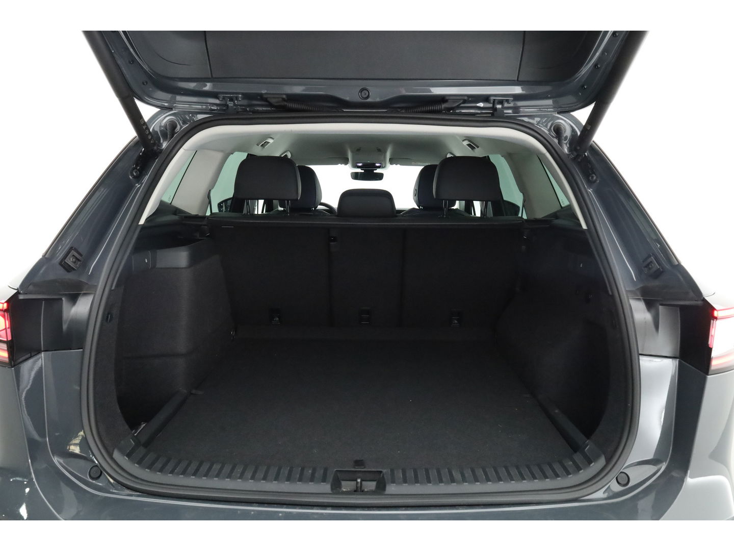 Volkswagen Tayron 1.5 eHybrid Life 204pk | Adapt. Cruise | Stoel- Stuurverw. | Keyless | Camera | 19'' | Apple CarPlay | Navi |