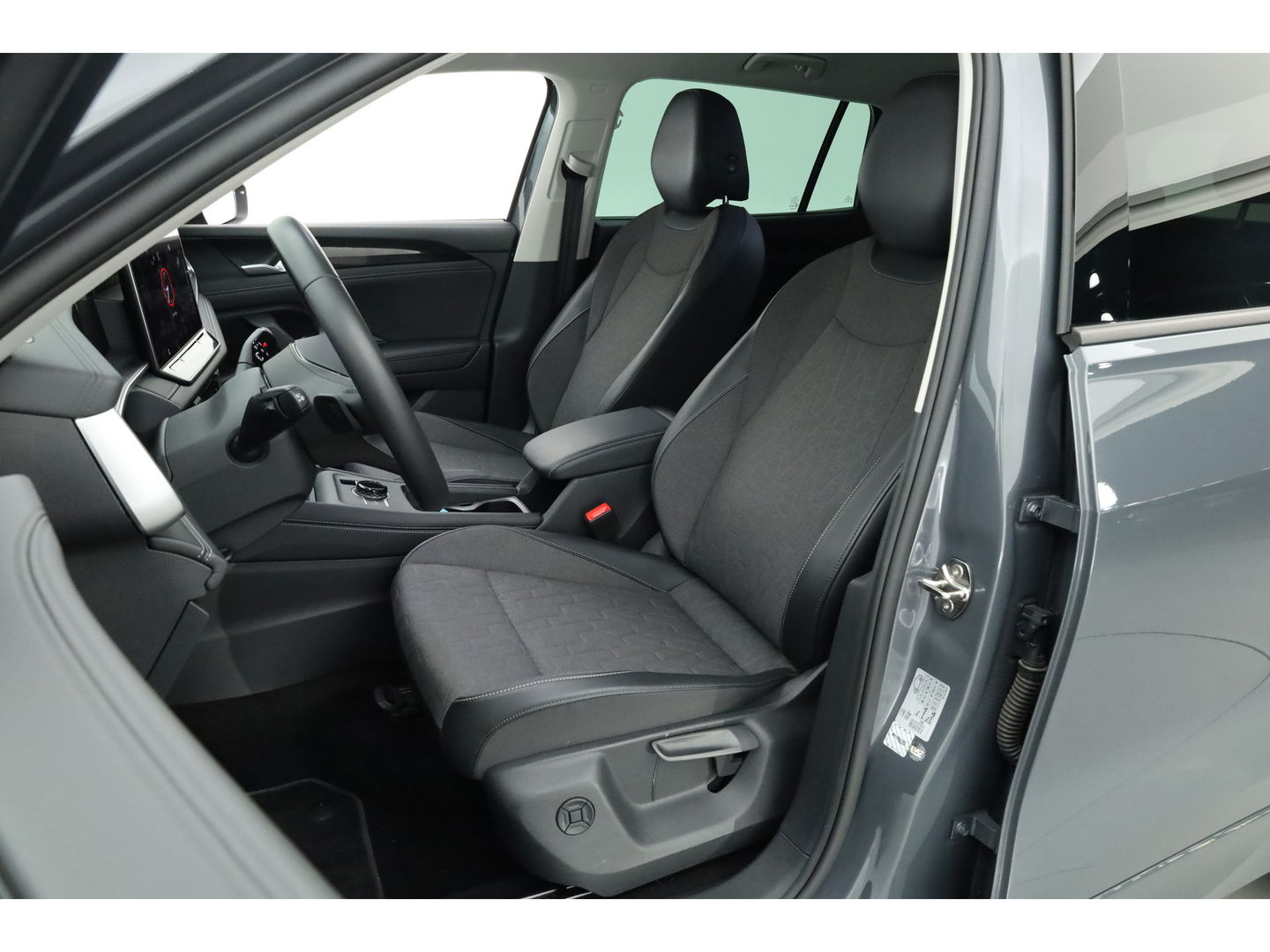 Volkswagen Tayron 1.5 eHybrid Life 204pk | Adapt. Cruise | Stoel- Stuurverw. | Keyless | Camera | 19'' | Apple CarPlay | Navi |