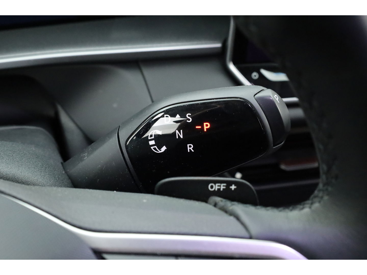 Volkswagen Tayron 1.5 eHybrid Life 204pk | Adapt. Cruise | Stoel- Stuurverw. | Keyless | Camera | 19'' | Apple CarPlay | Navi |