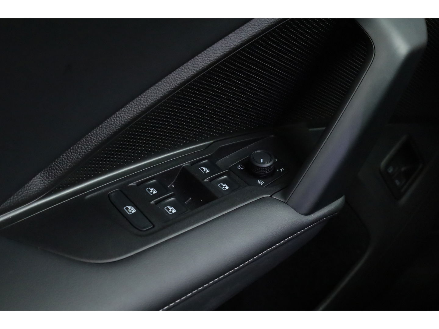 Volkswagen Tayron 1.5 eHybrid Life 204pk | Adapt. Cruise | Stoel- Stuurverw. | Keyless | Camera | 19'' | Apple CarPlay | Navi |