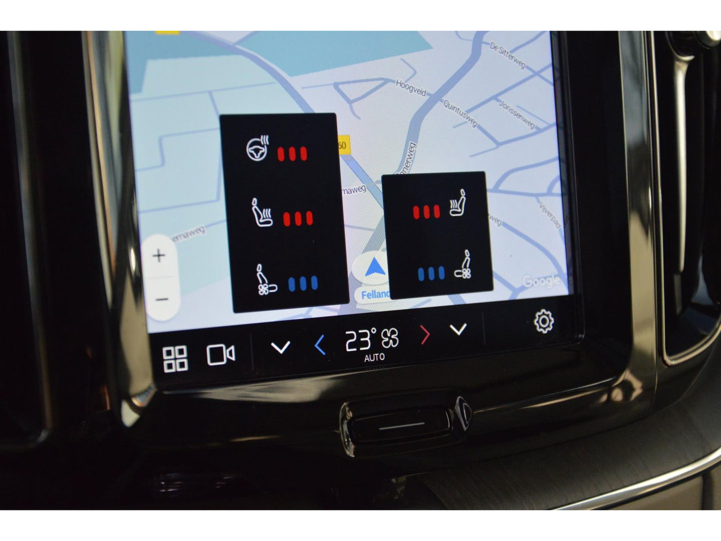 Volvo XC60 T8 Hybride AWD Plus Black | Luchtvering | Massage | Stoelventilatie | Head-Up | Panoramadak | 360° Camera |