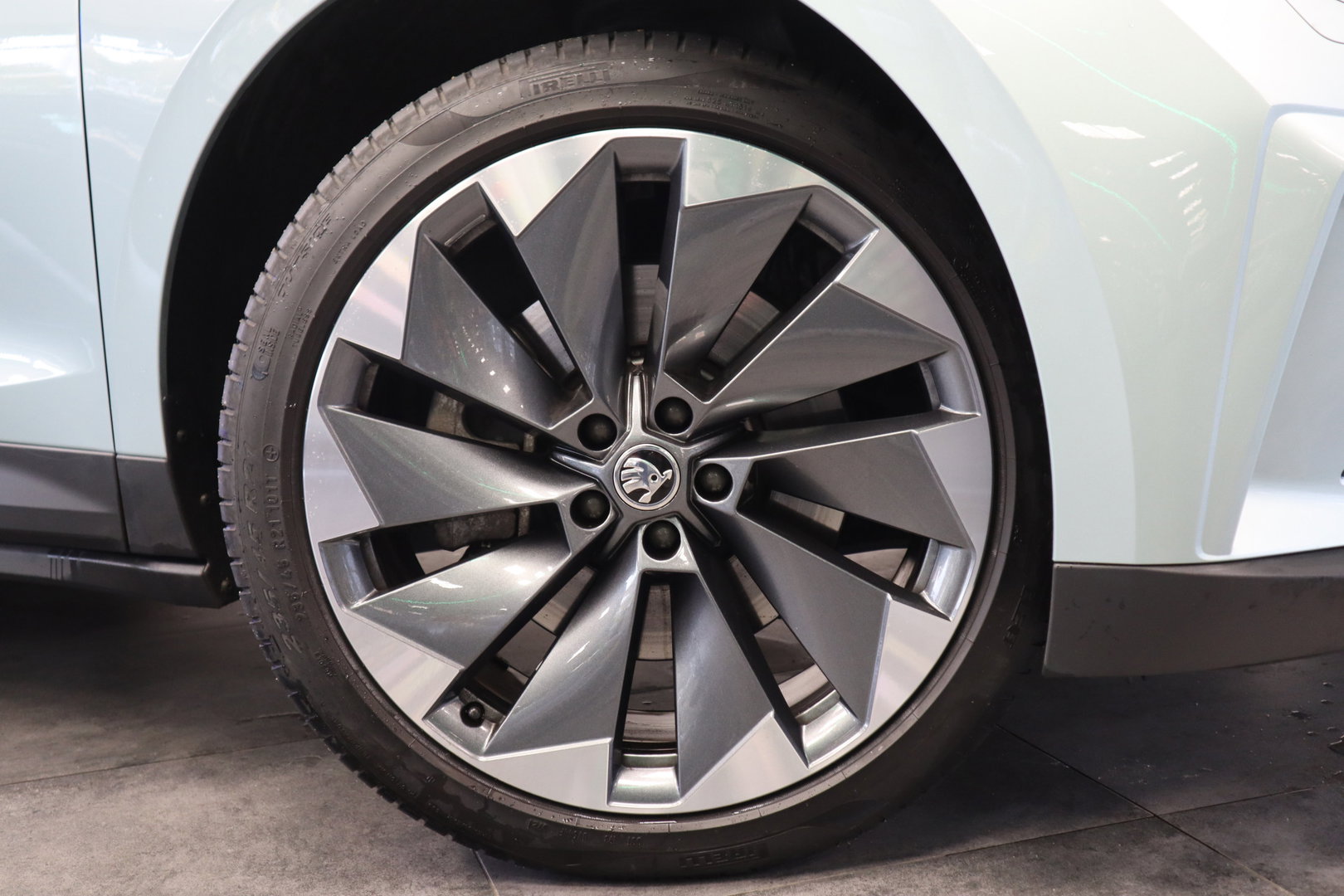 Škoda Enyaq iV 80 First Edition High Panoramadak HUD VCP Navi Clima Cruise Camera 21"LM 24 Maanden garantie* (Vraag naar de voorwaarden)