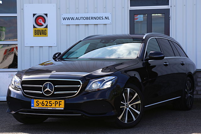 Mercedes-Benz E-Klasse - Estate 300 de Premium Plus Plug in Hybride 9-G Aut.*BTW*Perfect Onderh.*Elek. Trekhaak/Half Leder/Stoelverw./Head-Up/ACC/Xenon/LED/Keyless Entry+Go/Elek. Klep/Dodehoek/Rijstrook/Apple Carplay-Android/Camera/Parkeersens.V+A*