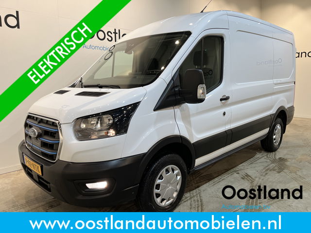 Ford E-Transit - 350 L2H2 Trend 68 kWh / 100% Elektrisch !! / Airco / Cruise Control / CarPlay / Camera / Navigatie / 3-Zits / 11.500 KM !!