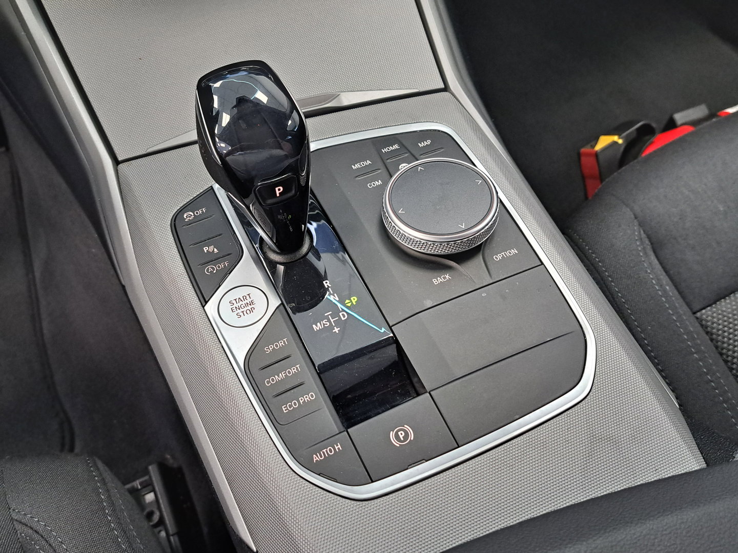 BMW 3 Serie 318i Executive Navigatie Clima Cruise PDC LM 157 PK! 24 Maanden garantie* (Vraag naar de voorwaarden)